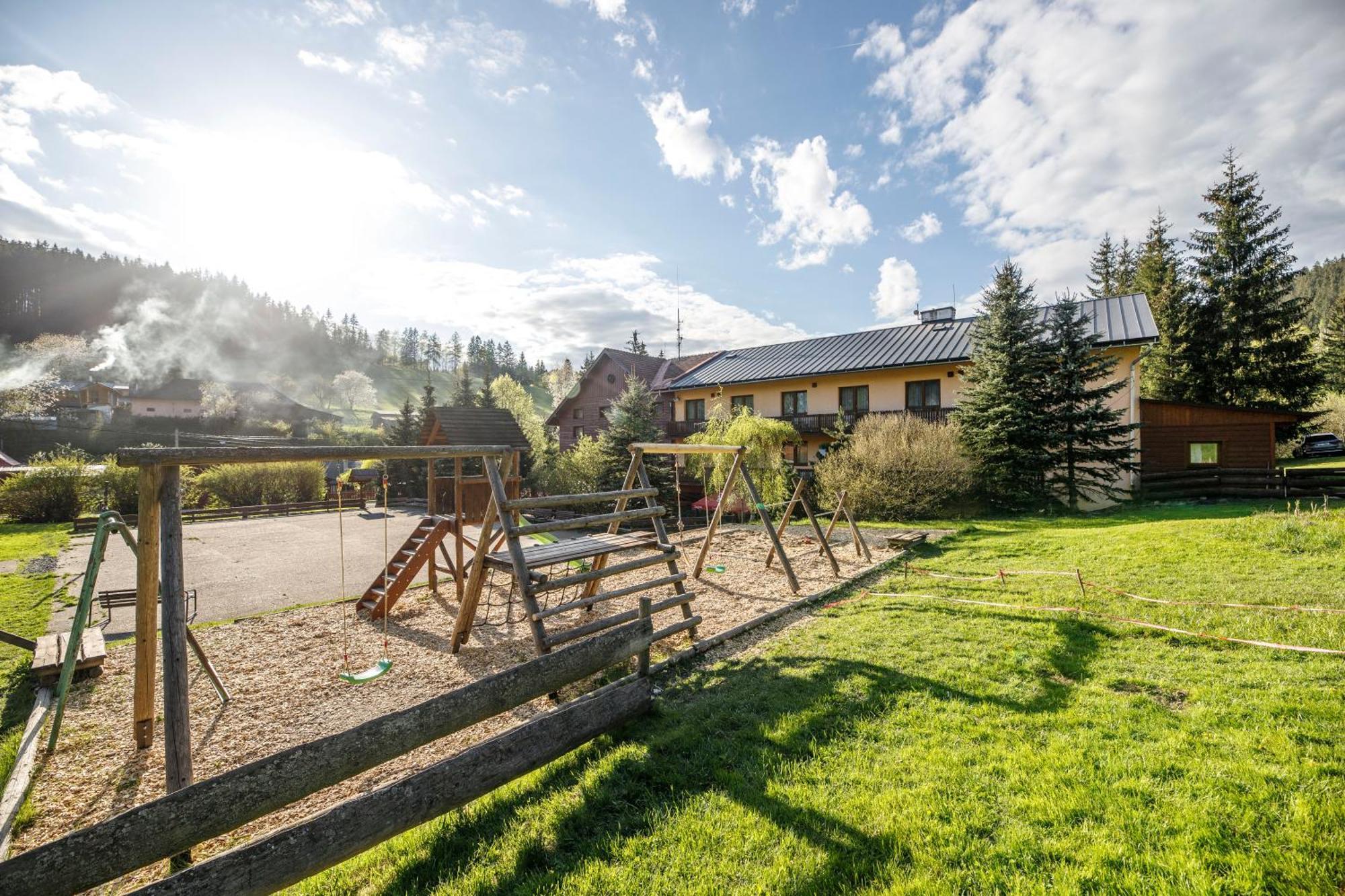 Horsky Hotel Kycerka Velké Karlovice Exteriér fotografie