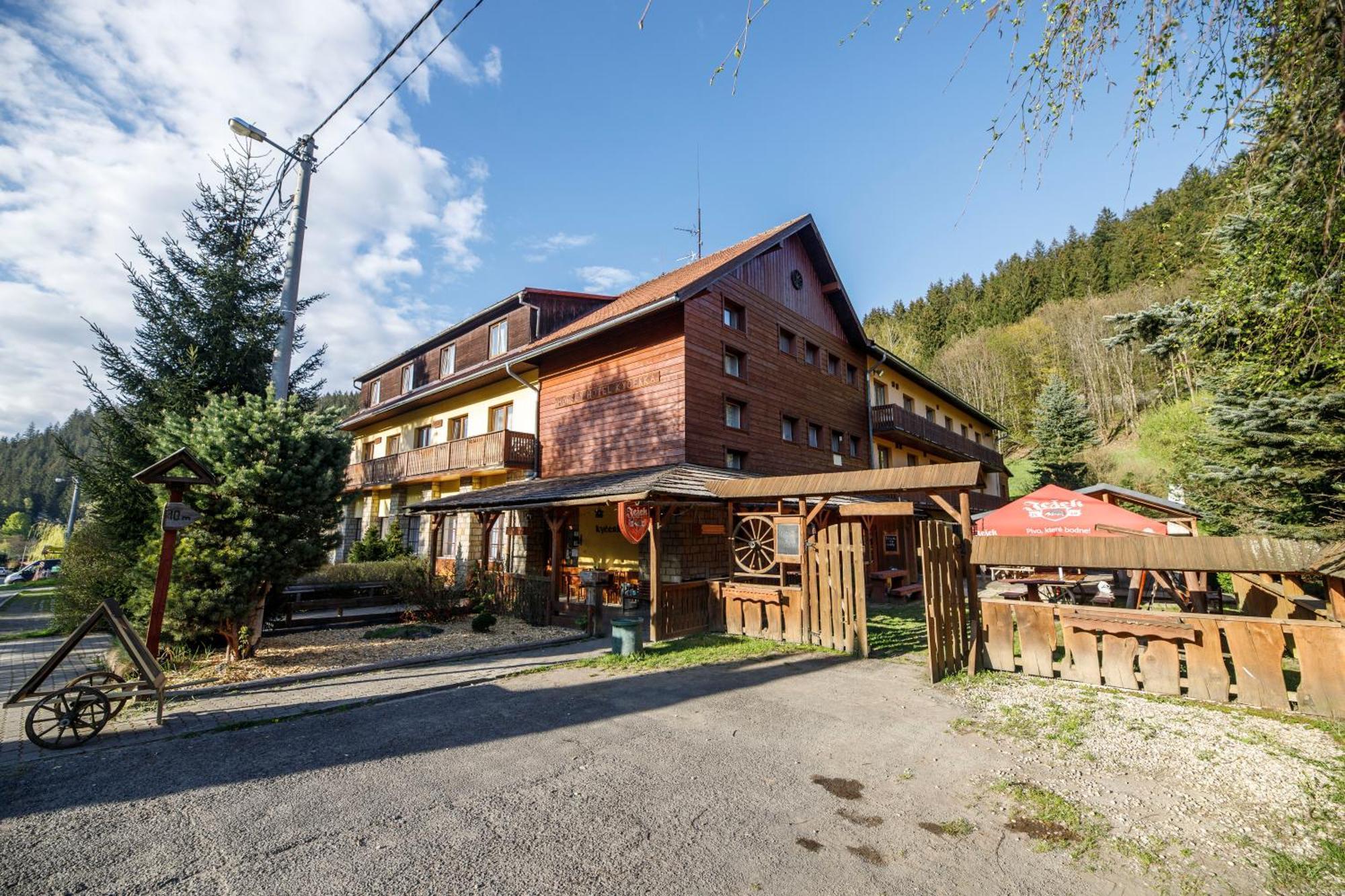 Horsky Hotel Kycerka Velké Karlovice Exteriér fotografie